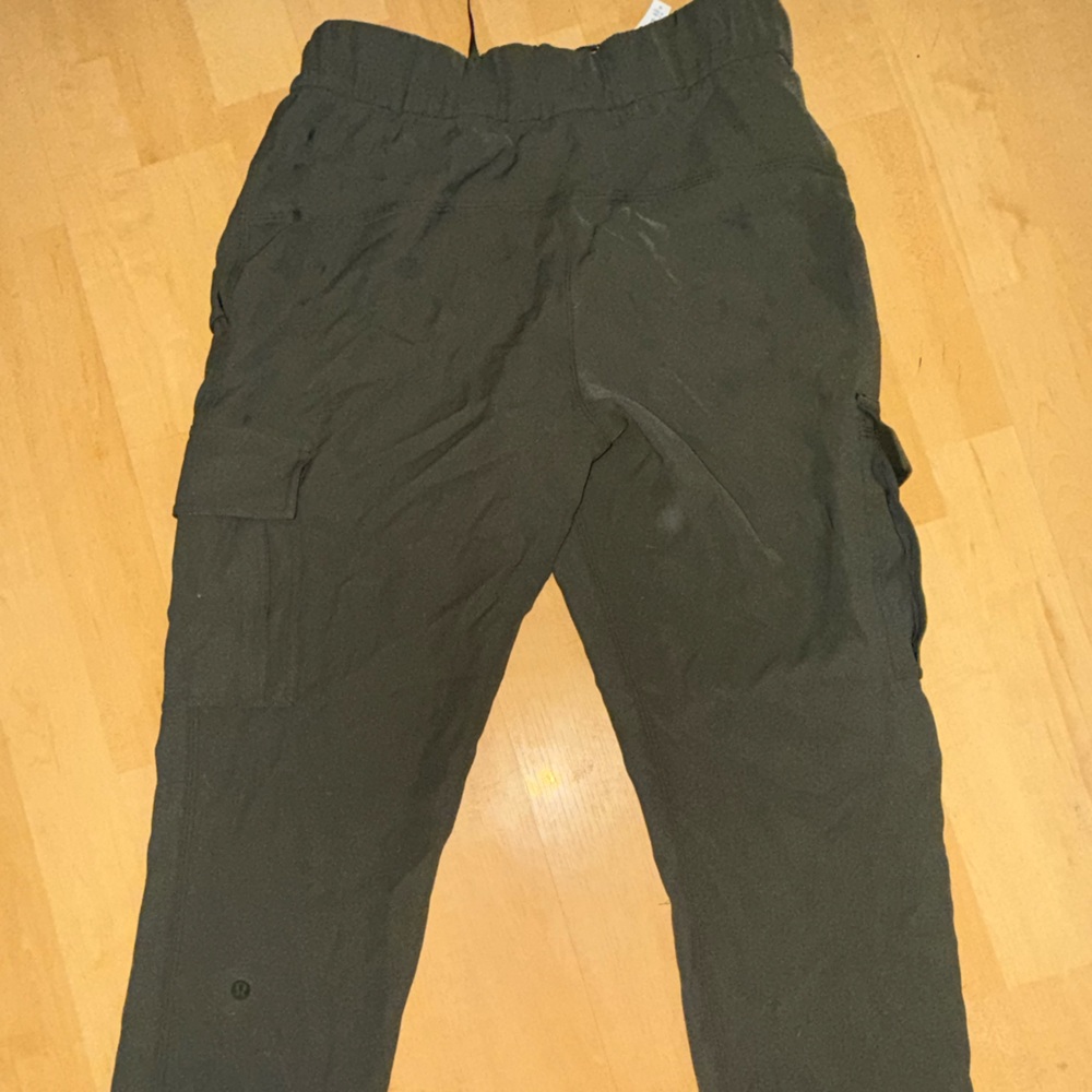 lululemon athletica women’s Olive Cargo Pants 25”